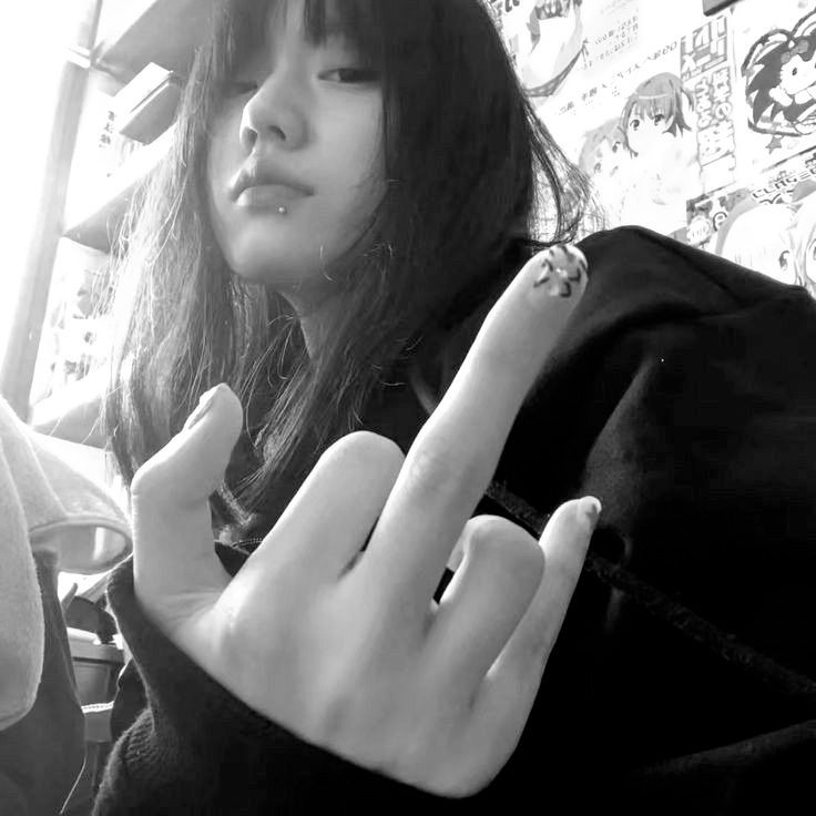 Avatar Nữ Ngầu Cá Tính 1