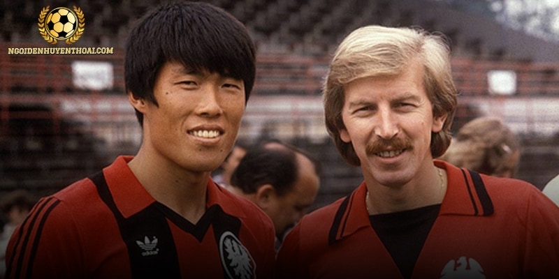 Cha Bum Kun gia nhập Seoul Trust Bank FC sau khi tốt nghiệp