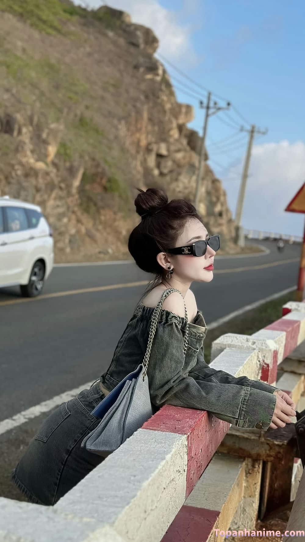 ảnh gái xinh tóc dài đeo kính che mặt 3