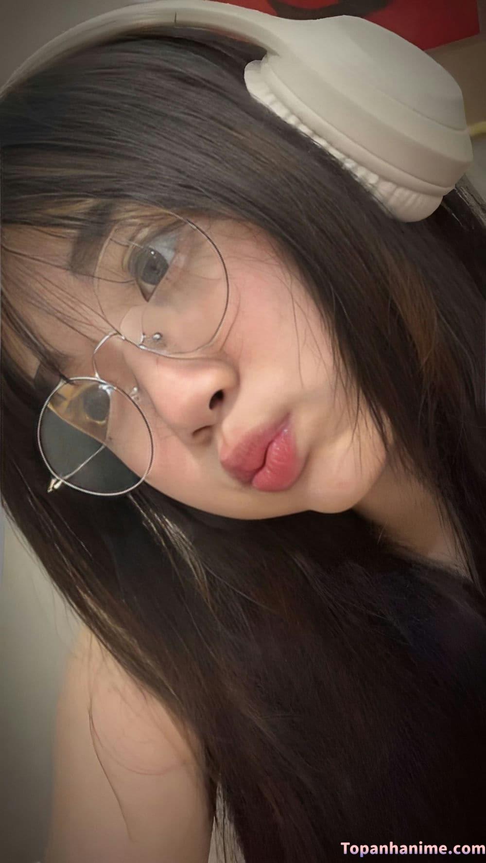 Ảnh gái xinh đeo kính 16