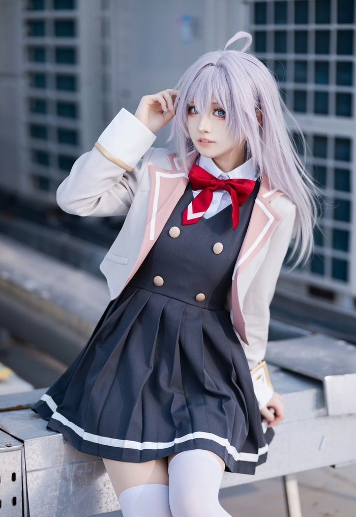 cosplay học sinh 12