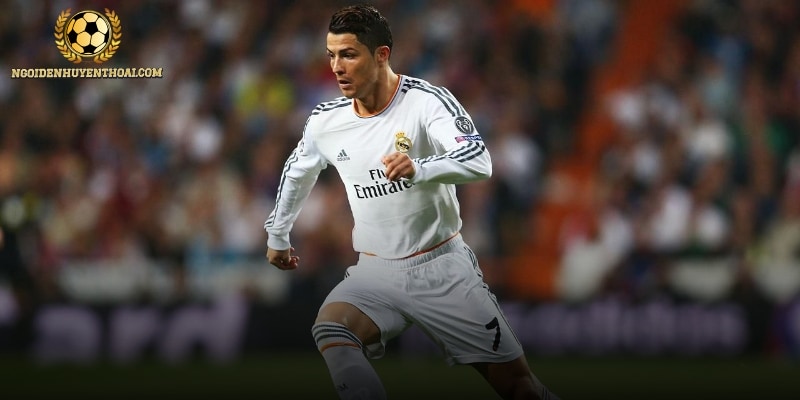 Cristiano Ronaldo lớn lên từ gia đình lao động ở Funchal