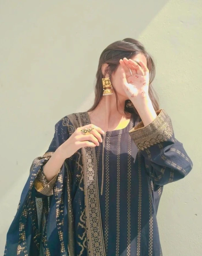 Hidden Face DP Girls 34