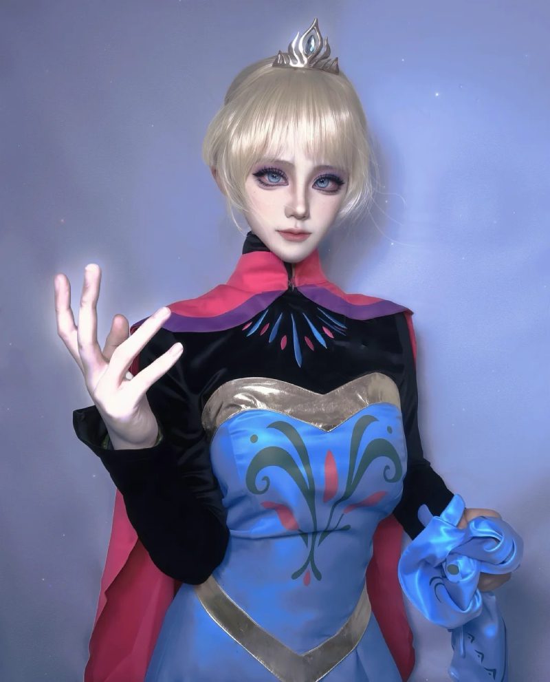 ảnh Elsa và Anna Cosplay 17