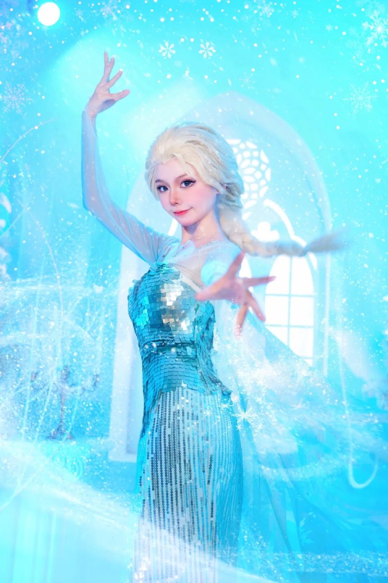 ảnh Elsa và Anna Cosplay 9