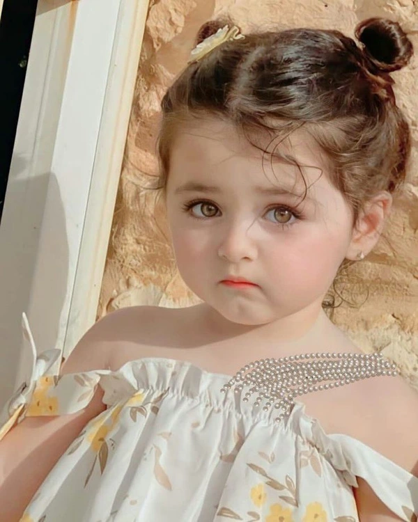 Cute WhatsApp DP Girl 41