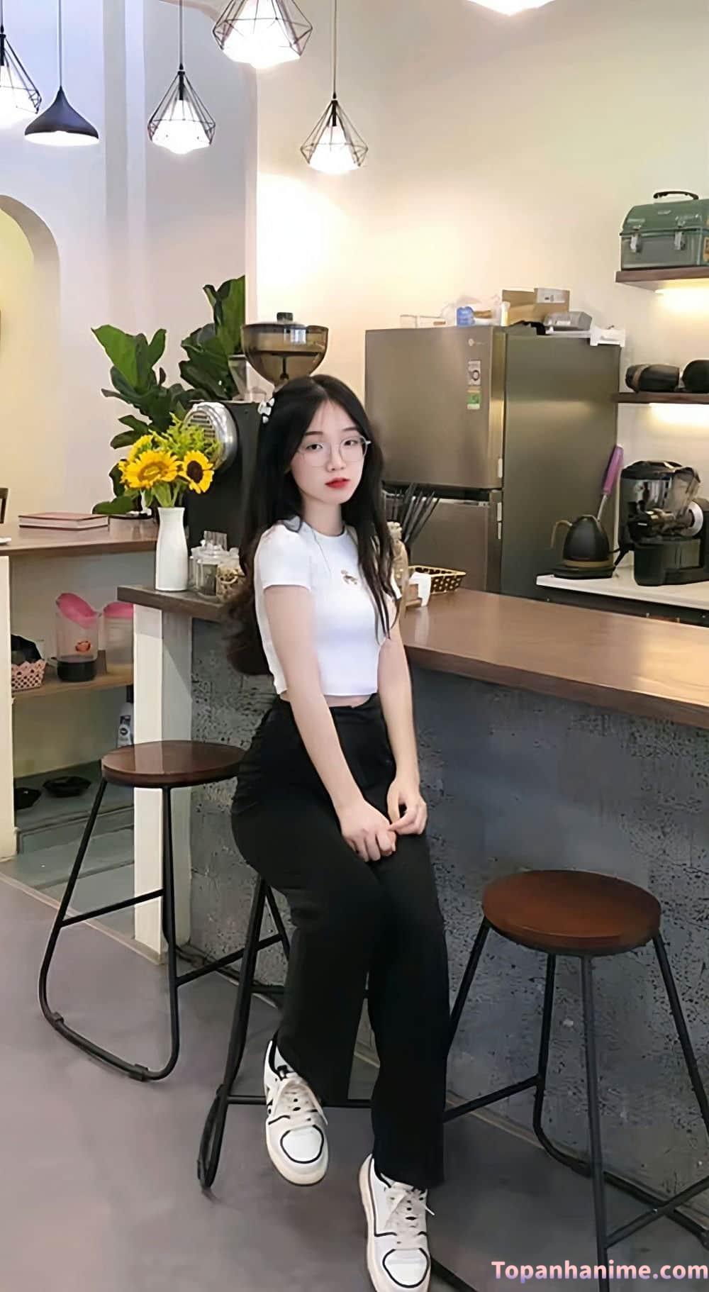 Ảnh gái xinh đeo kính 17