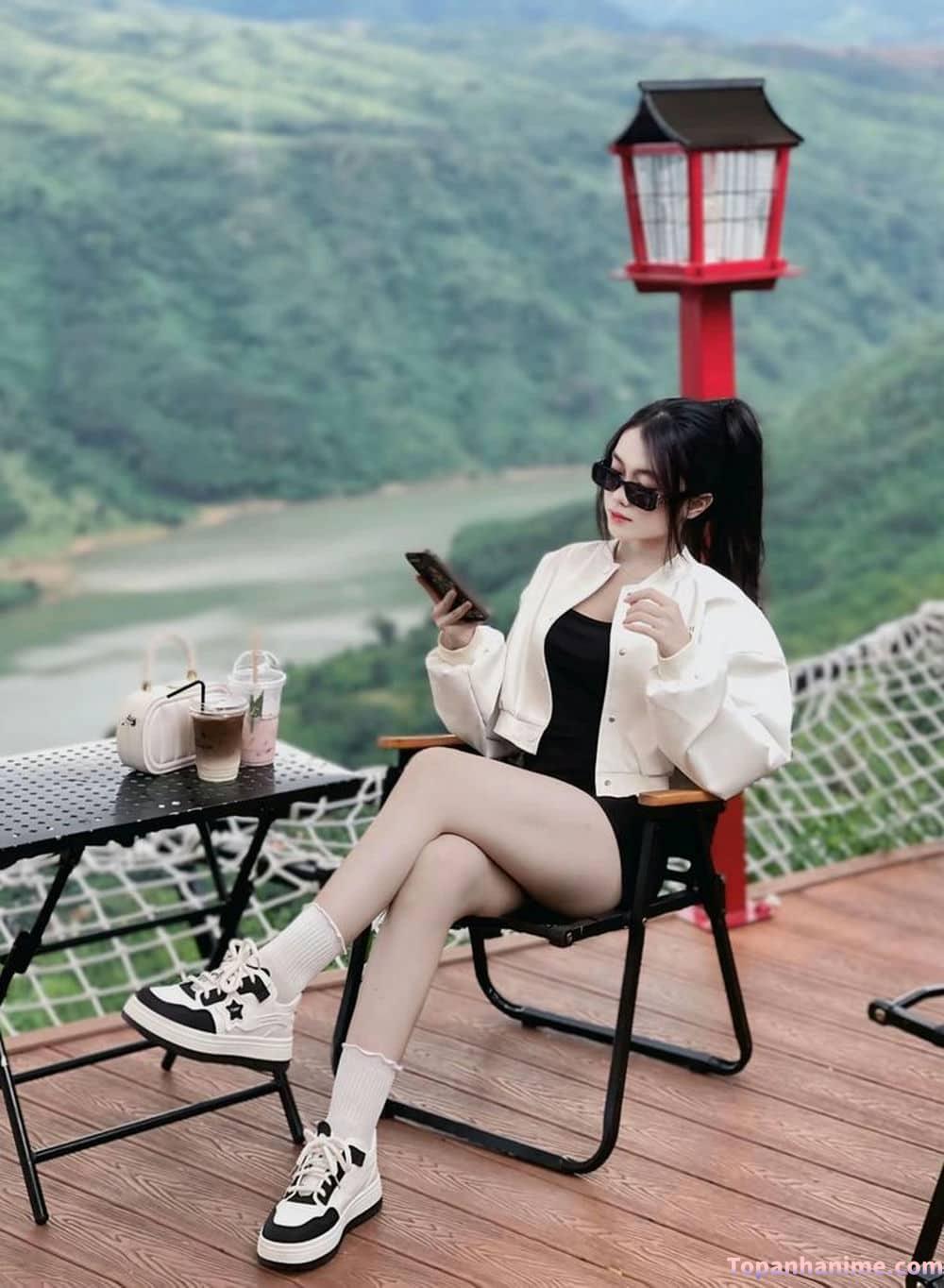 ảnh gái xinh tóc dài đeo kính che mặt 5