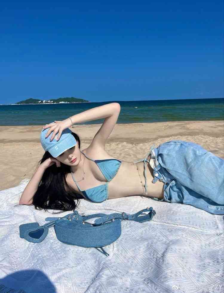 Gái xinh bikini quyến rũ 5