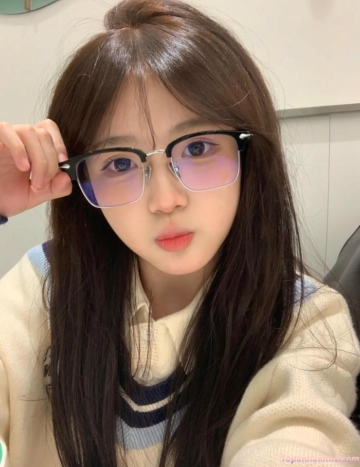 Ảnh gái xinh đeo kính 31