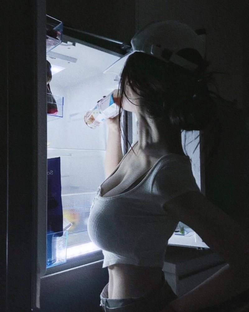 Gái xinh hở hang 36