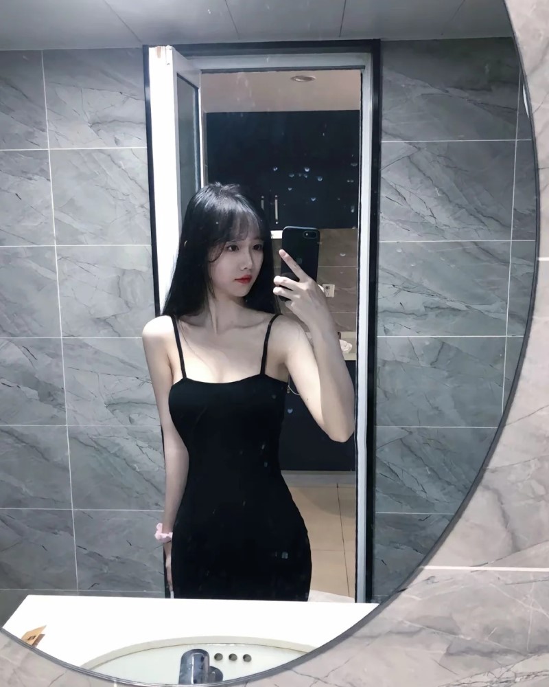 Gái xinh hở hang 30