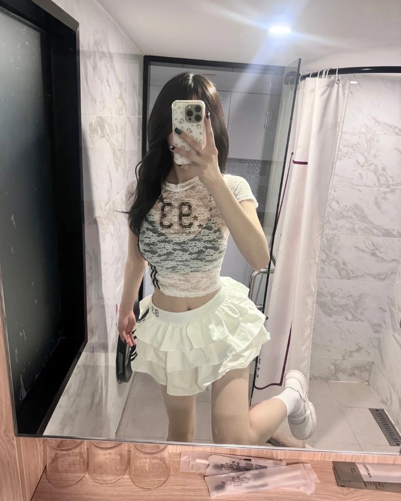 Gái xinh hở hang 27