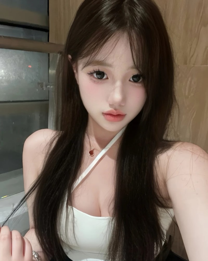 Gái xinh hở hang 16