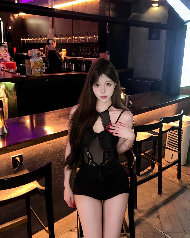 Gái xinh hở hang 13