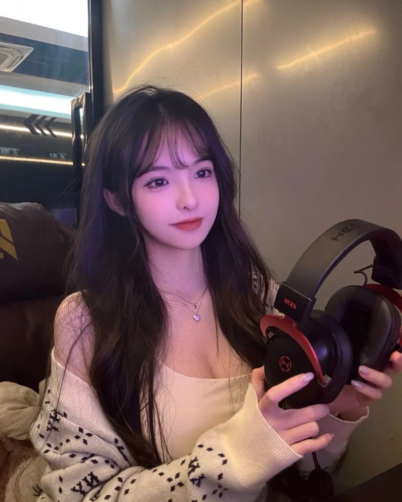 Gái xinh live stream 16