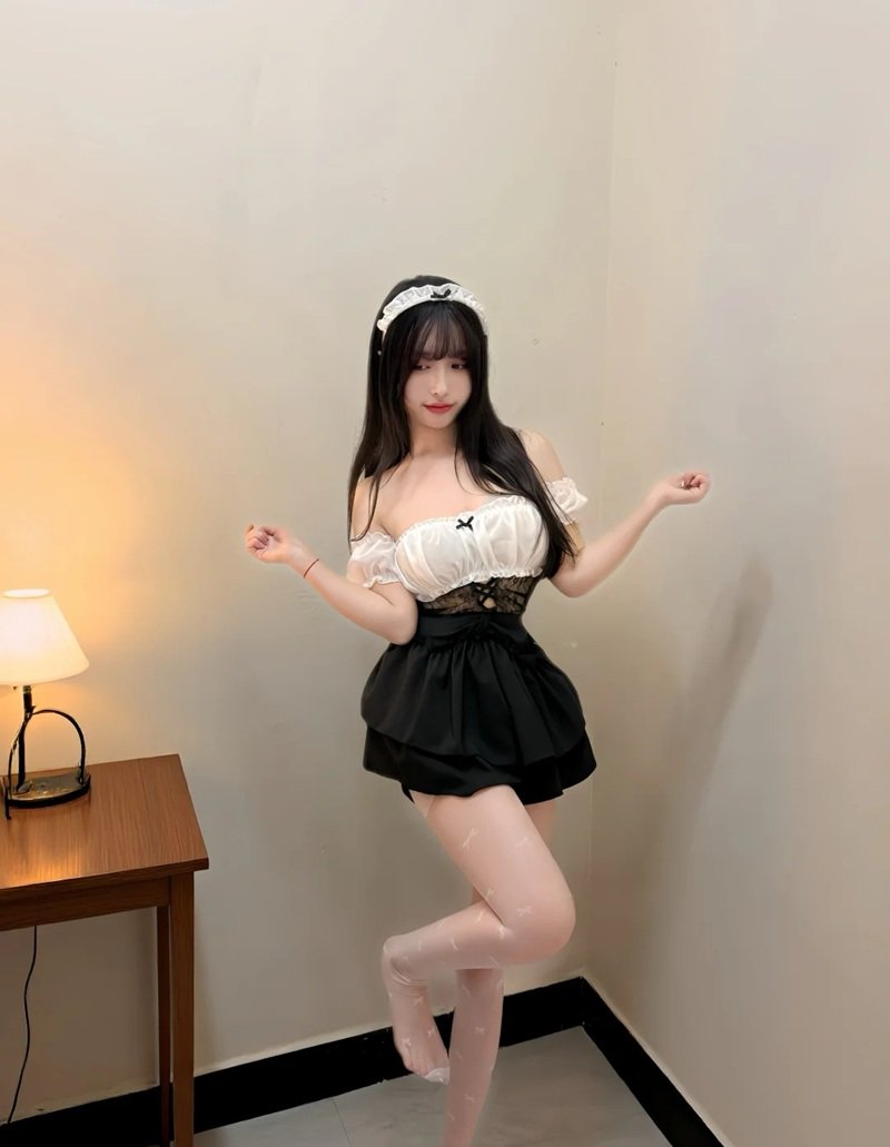 ảnh gái xinh mặc đồ hầu gái 27