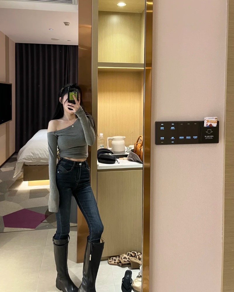 gái xinh mặc quần bó sát 40