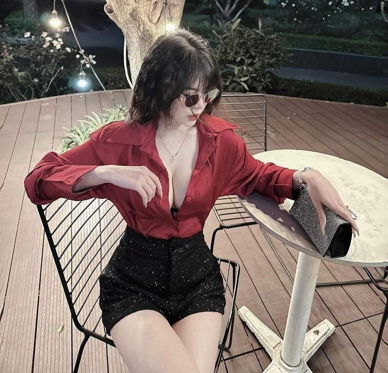 ảnh Gái xinh mặc váy ngắn 12