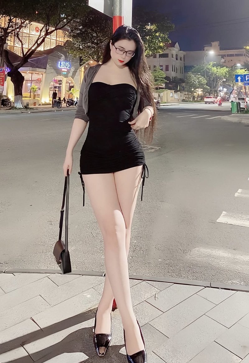 ảnh Gái xinh mặc váy ngắn 13