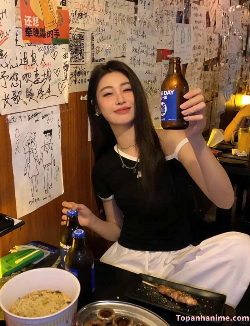 ảnh con gái uống bia 68