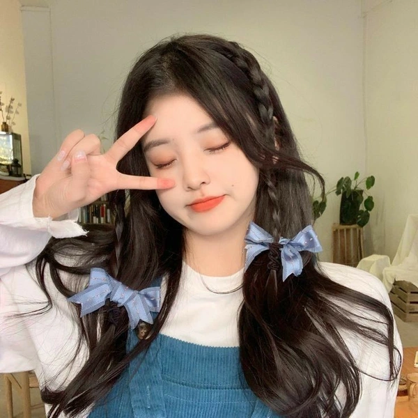 Cute WhatsApp DP Girl 42