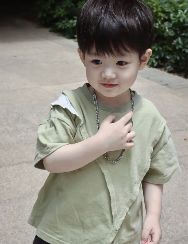 Hình Ảnh Em Bé Trai Dễ Thương 12