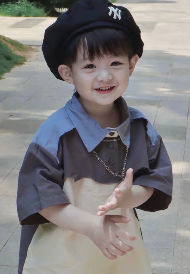 Hình Ảnh Em Bé Trai Dễ Thương 9