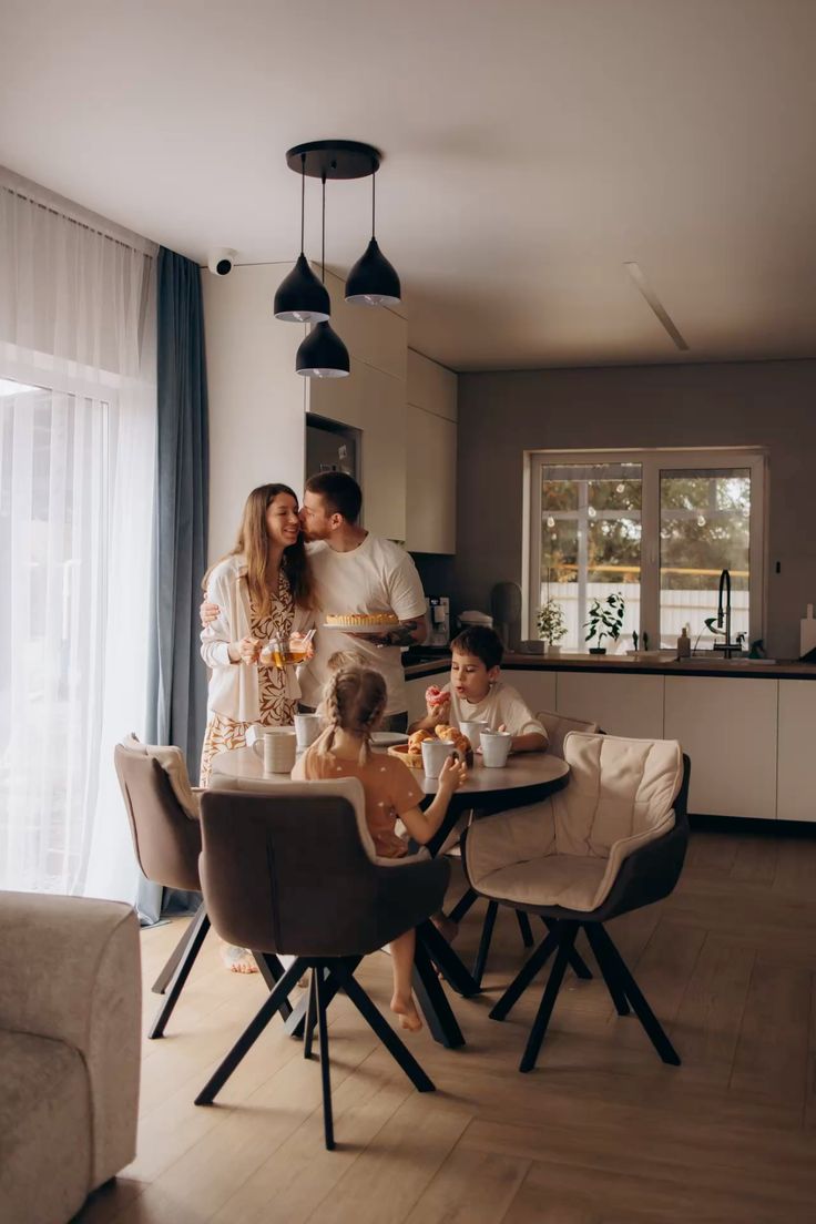 Hình Ảnh Gia Đình Hạnh Phúc 11