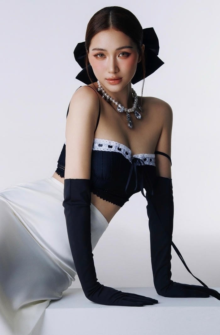 ảnh Hòa Minzy bikini 13