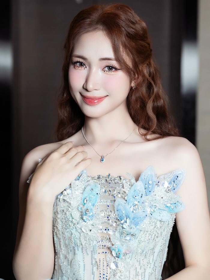 ảnh Hòa Minzy bikini 21