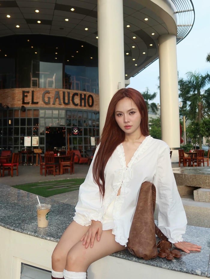 Ngô Lan Hương bikini 16