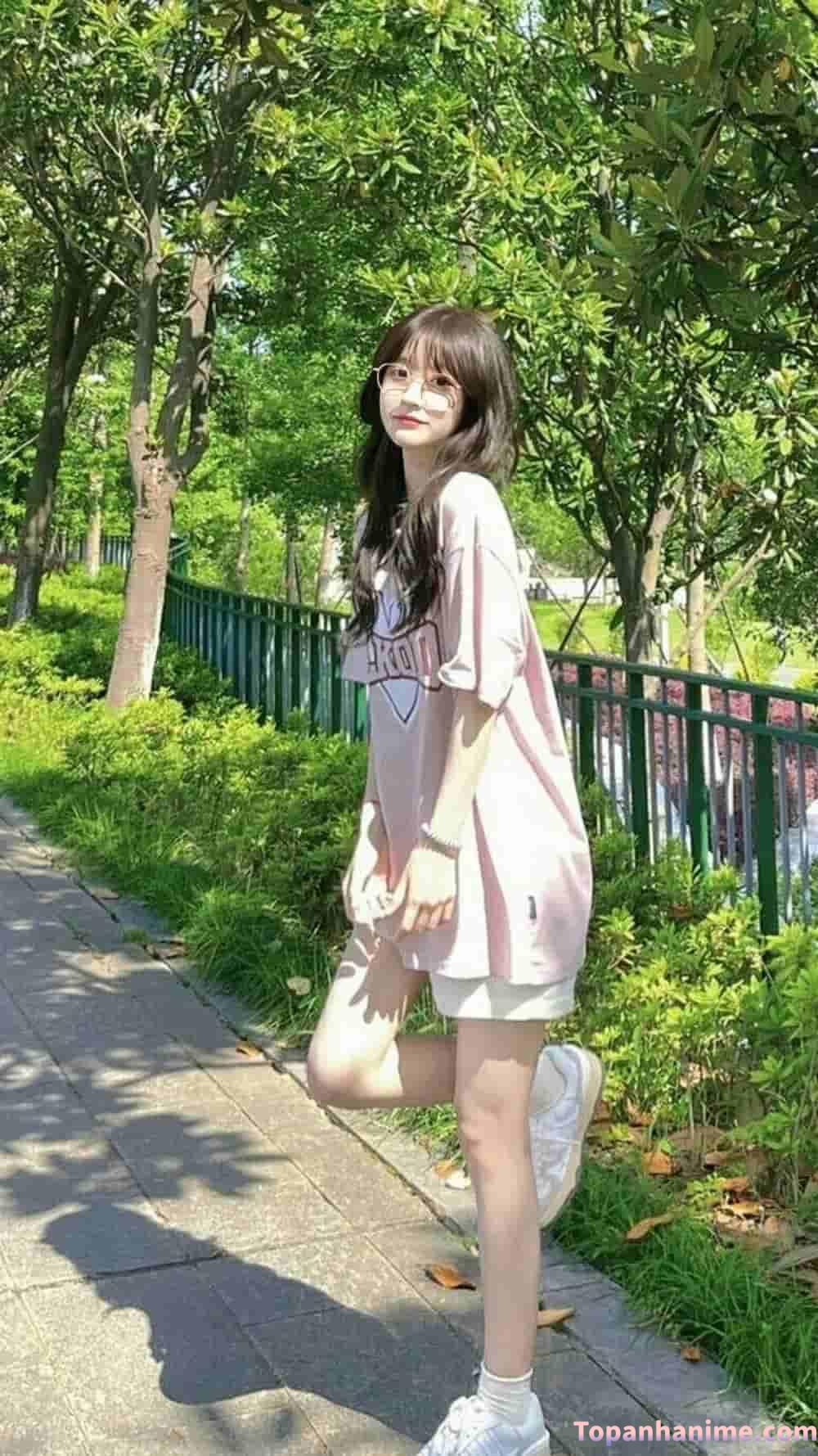 Ảnh gái xinh đeo kính 22