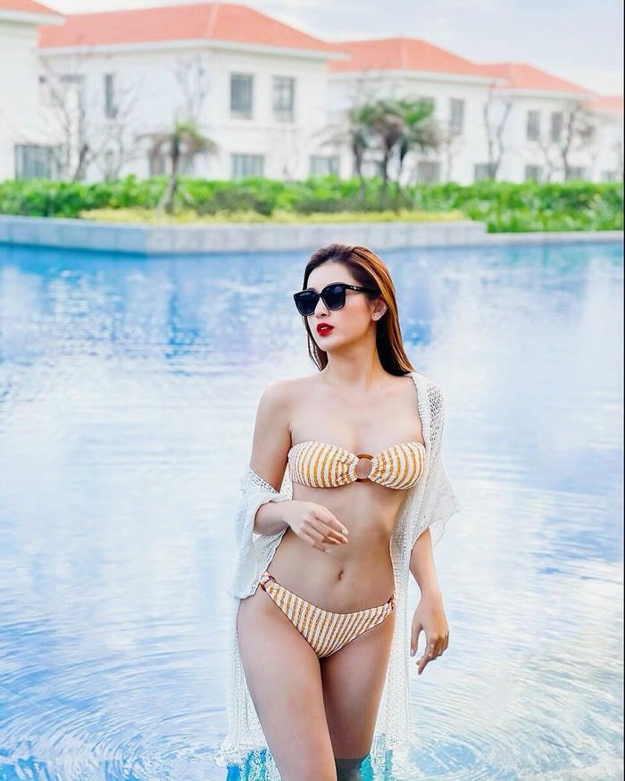 Huyền My bikini 18