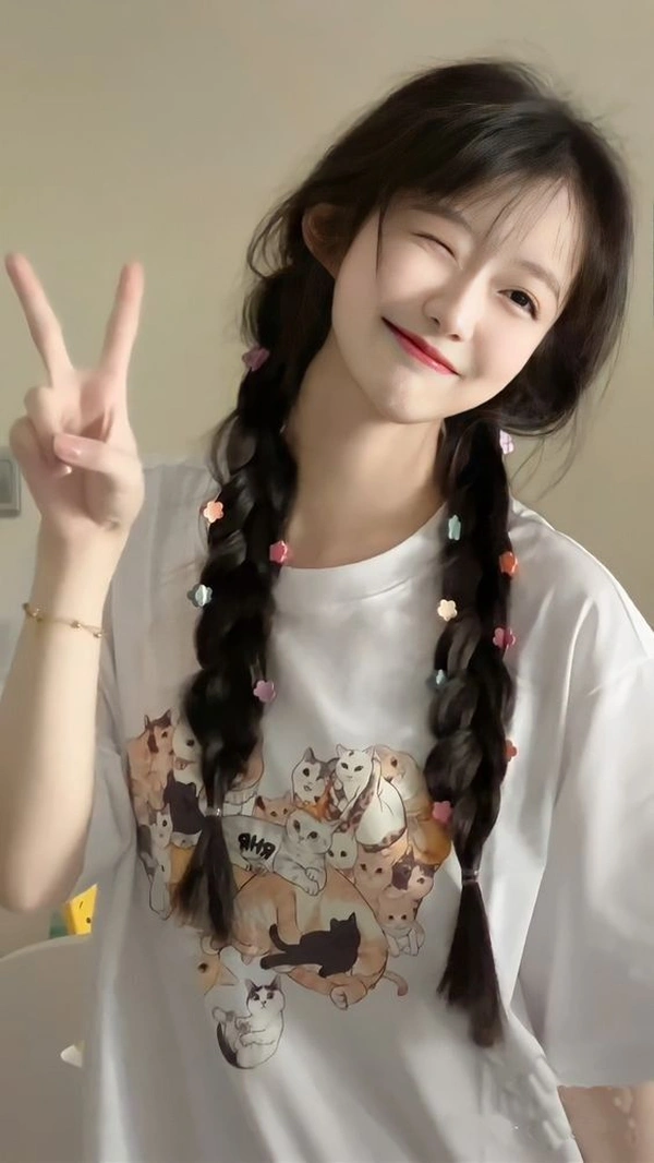 Cute WhatsApp DP Girl 44