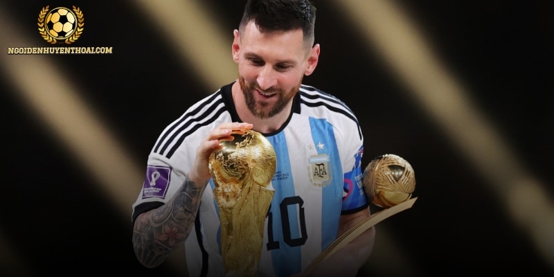 Lionel Messi chào sân khi 17 tuổi tại La Masia