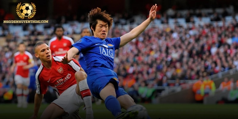 Park Ji Sung bắt đầu sự nghiệp bóng đá chuyên nghiệp tại Nhật Bản