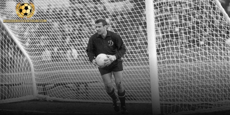 Phong cách bắt bóng mang thương hiệu riêng Lev Yashin