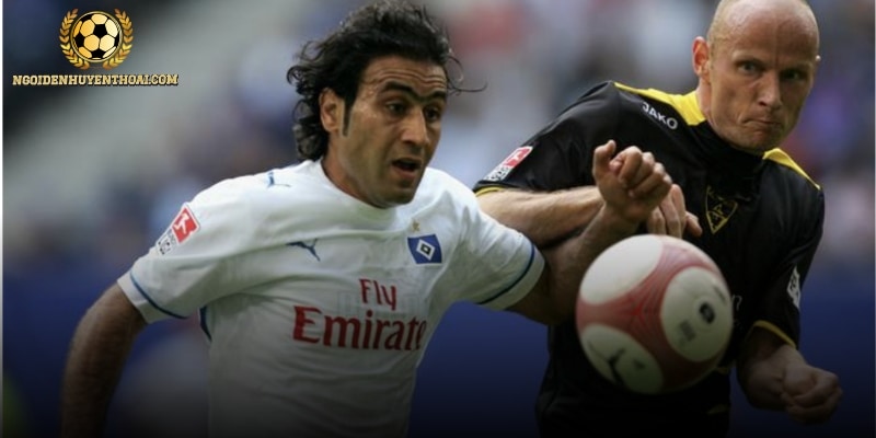 Sau giải nghệ Mehdi Mahdavikia đã thành lập Học viện bóng đá KIA