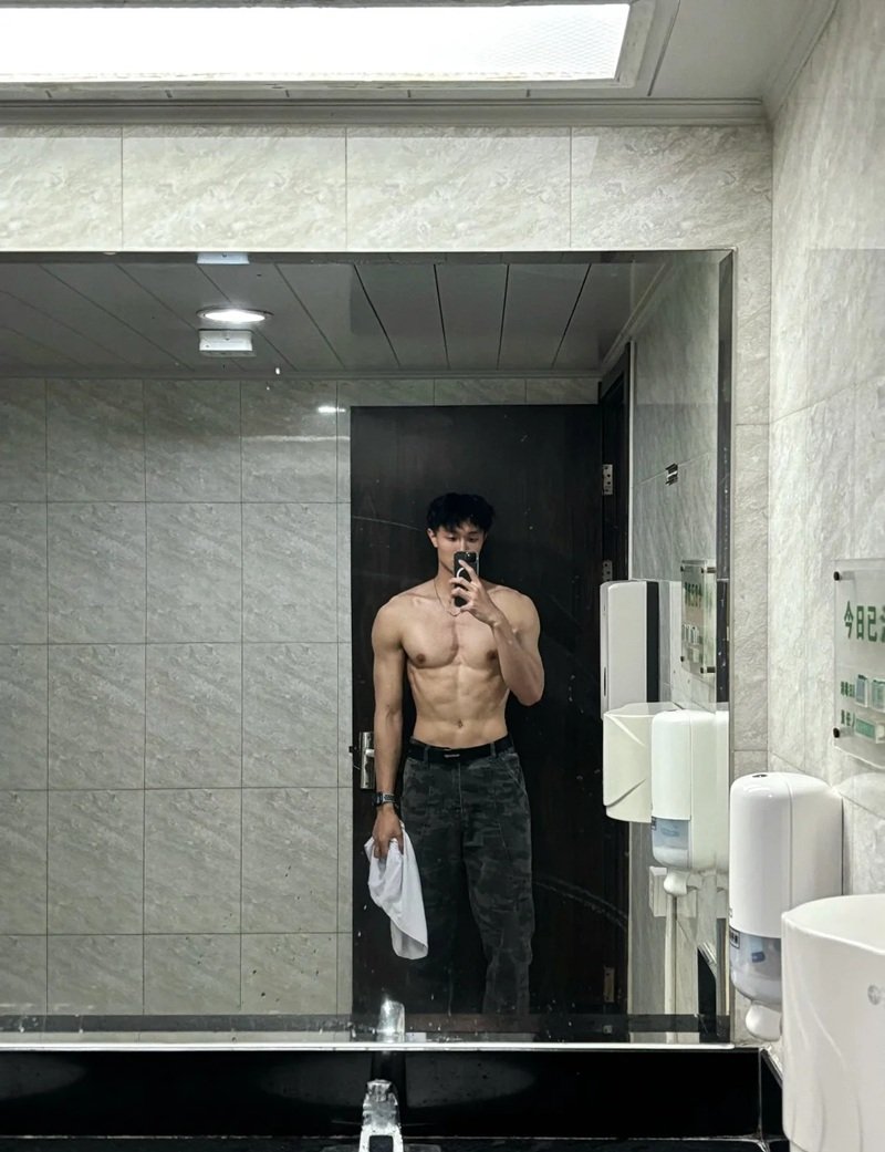 trai đẹp 6 múi 24