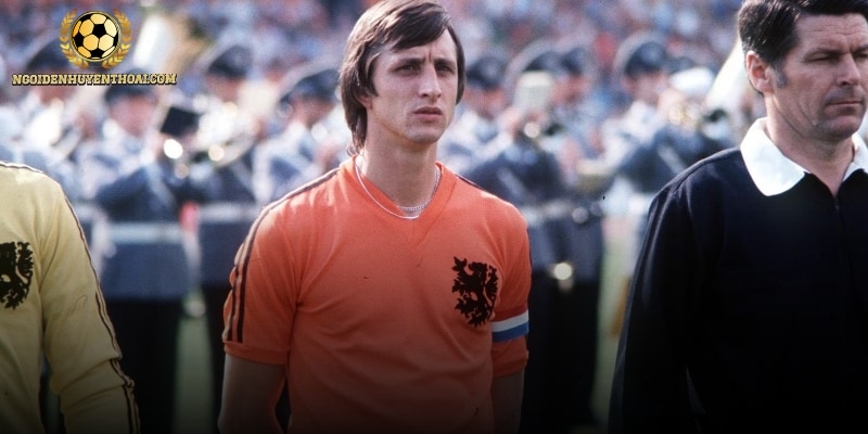 Từ Ajax Cruyff chuyển đến Barcelona và thay đổi lịch sử