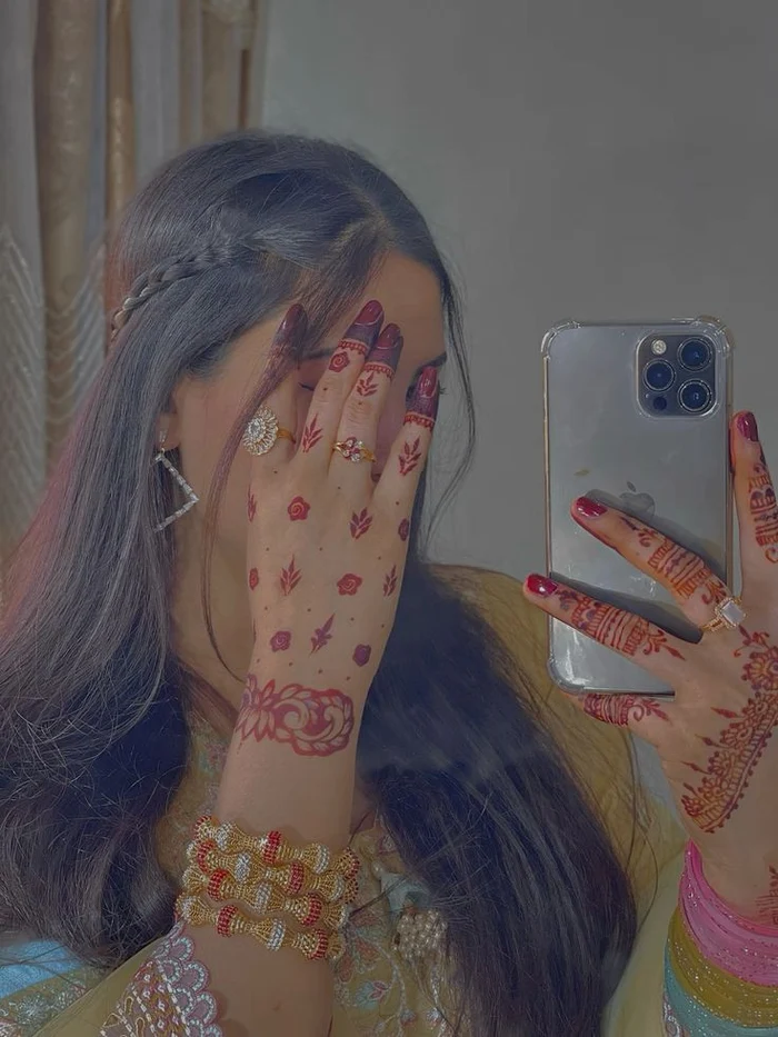 Attractive Instagram Hidden Face DP for Girls 67