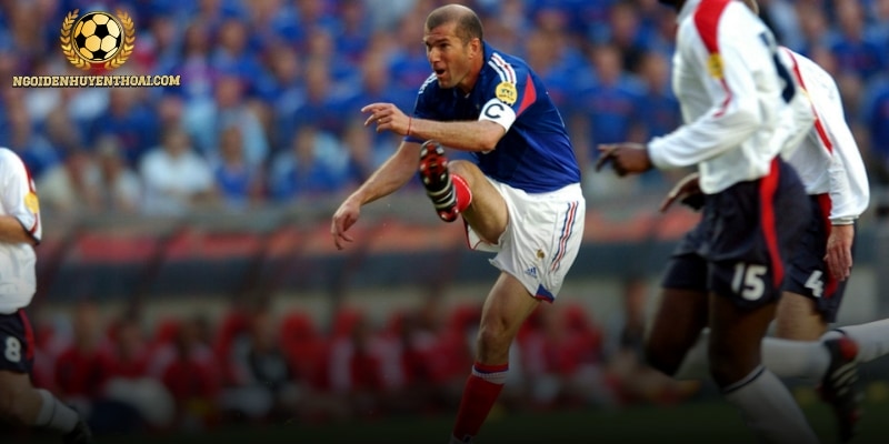 Zidane khởi đầu sự nghiệp chuyên nghiệp tại Cannes